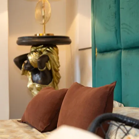Femme Noir Boutique Fitness E Hotel